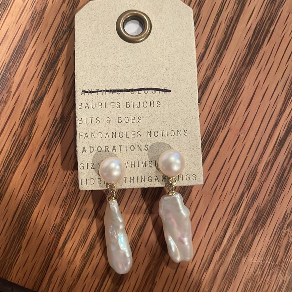 SHASHI Romy Earrings - Picture 4 of 6